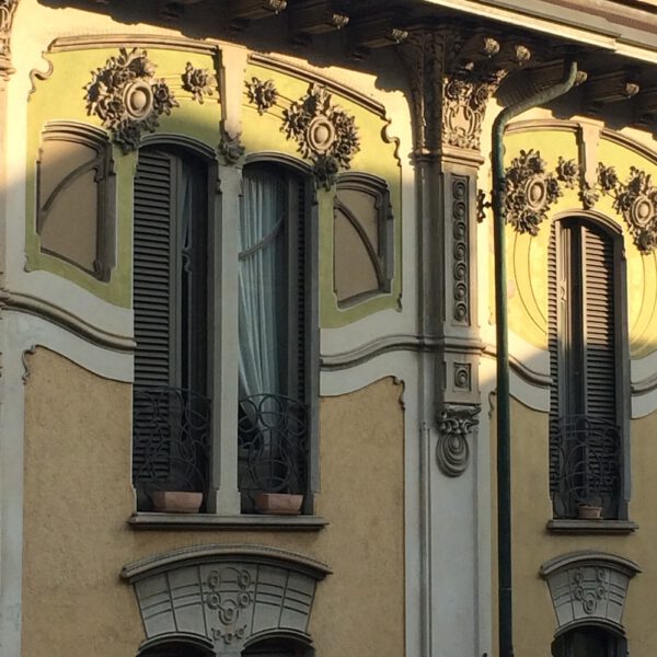 Walking private tour Turin facade
