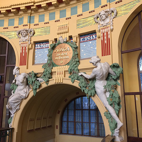 Café Fantova is located under the dome of the Prague’s main station. This is the place where people bought their tickets before the new station hall was built. Embedded in the wall are the coats of arms overhead, from right to left: Berlin, Moscow, Vienna, Prague, Budapest, Paris and Rome, destinations reached from Prague Central Station.