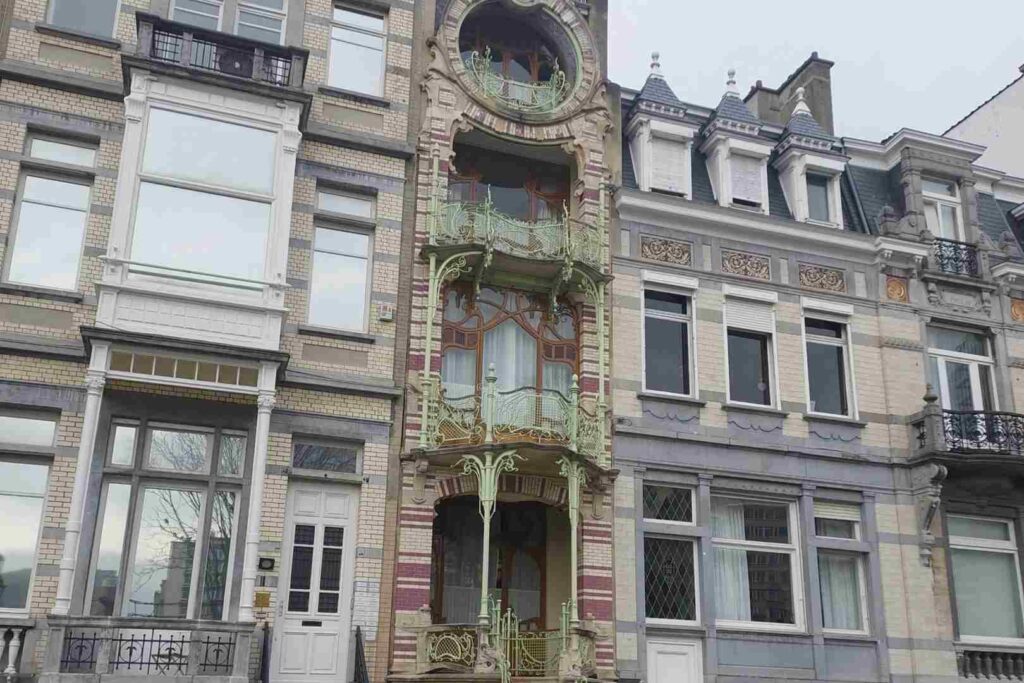 Art Nouveau in the Squares district in Brussels. Art Nouveau and Art Deco coexist.