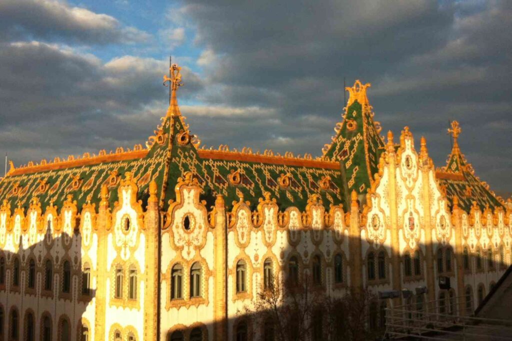 Postal Savings Bank is one of the most important Art Nouveau buildings by Ödon Lechner (1845-1914).