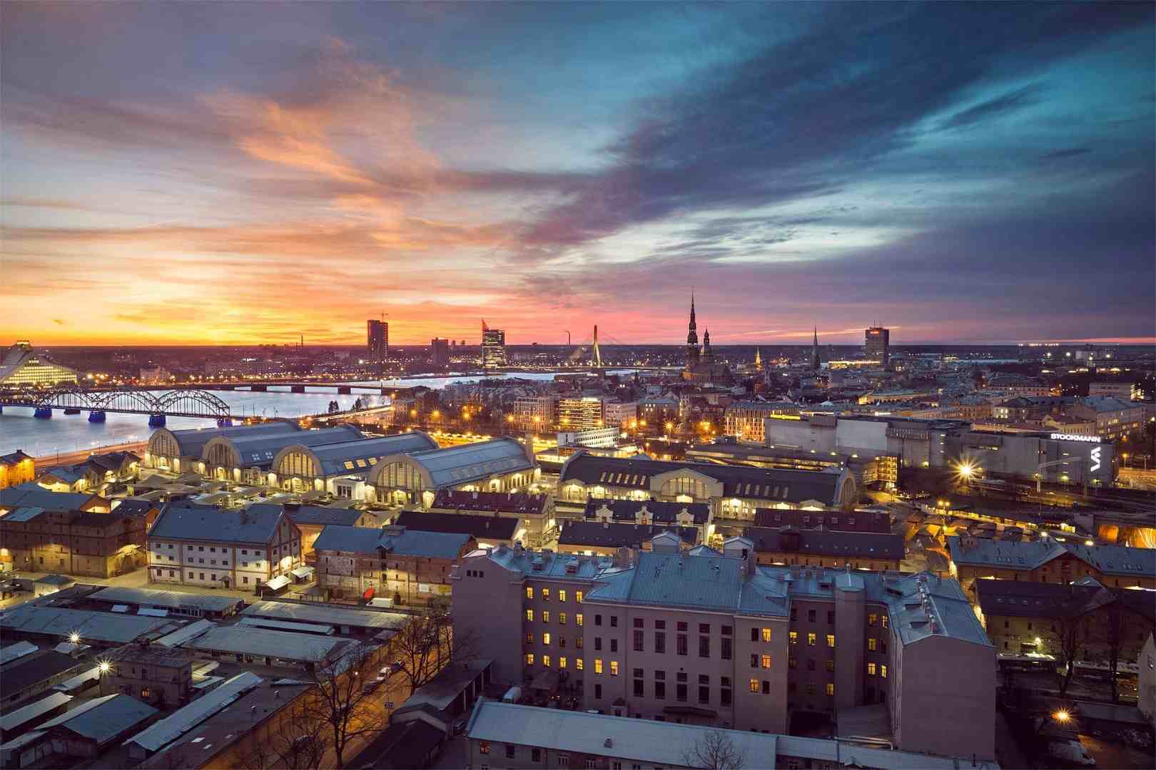 The night begins in Riga, and it is always nice to see the city from above.