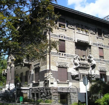 Plenty of buildings in Milan use art nouveau elements. Many in Liberty-Boccaccio-Pagano areas.