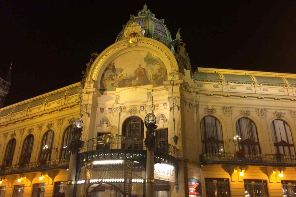 Obecni Dum: the best example of Art Nouveau architecture in Prague.